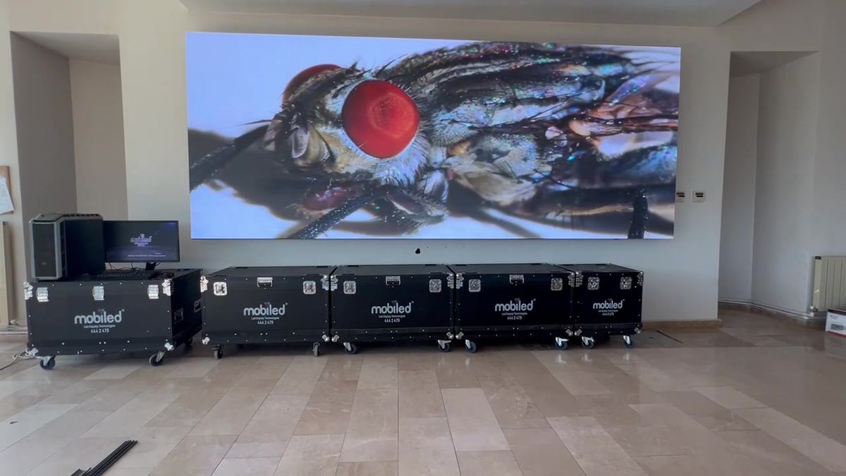 MOBİLED kiralık LED ekran ve taşıma kasaları kurulum alanında