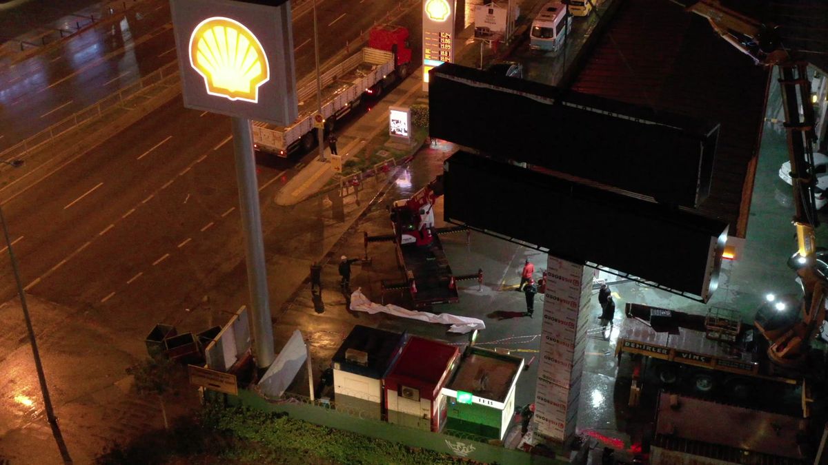 Akaryakıt istasyonunda gece LED ekran montajı