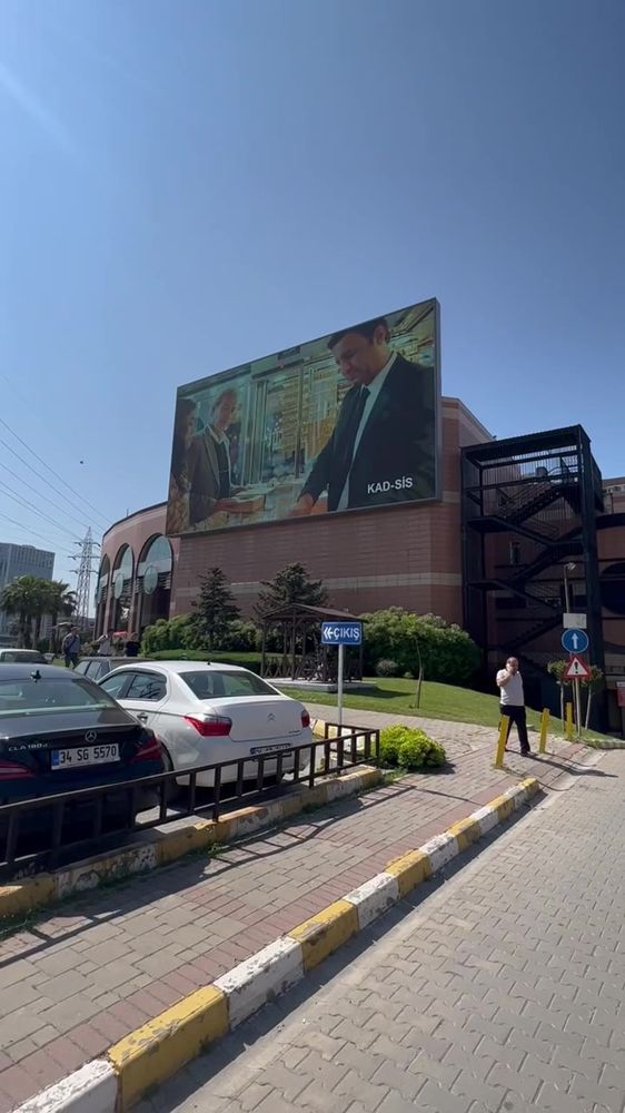 AVM cephesi reklam LED ekranı — İstanbul, 2023